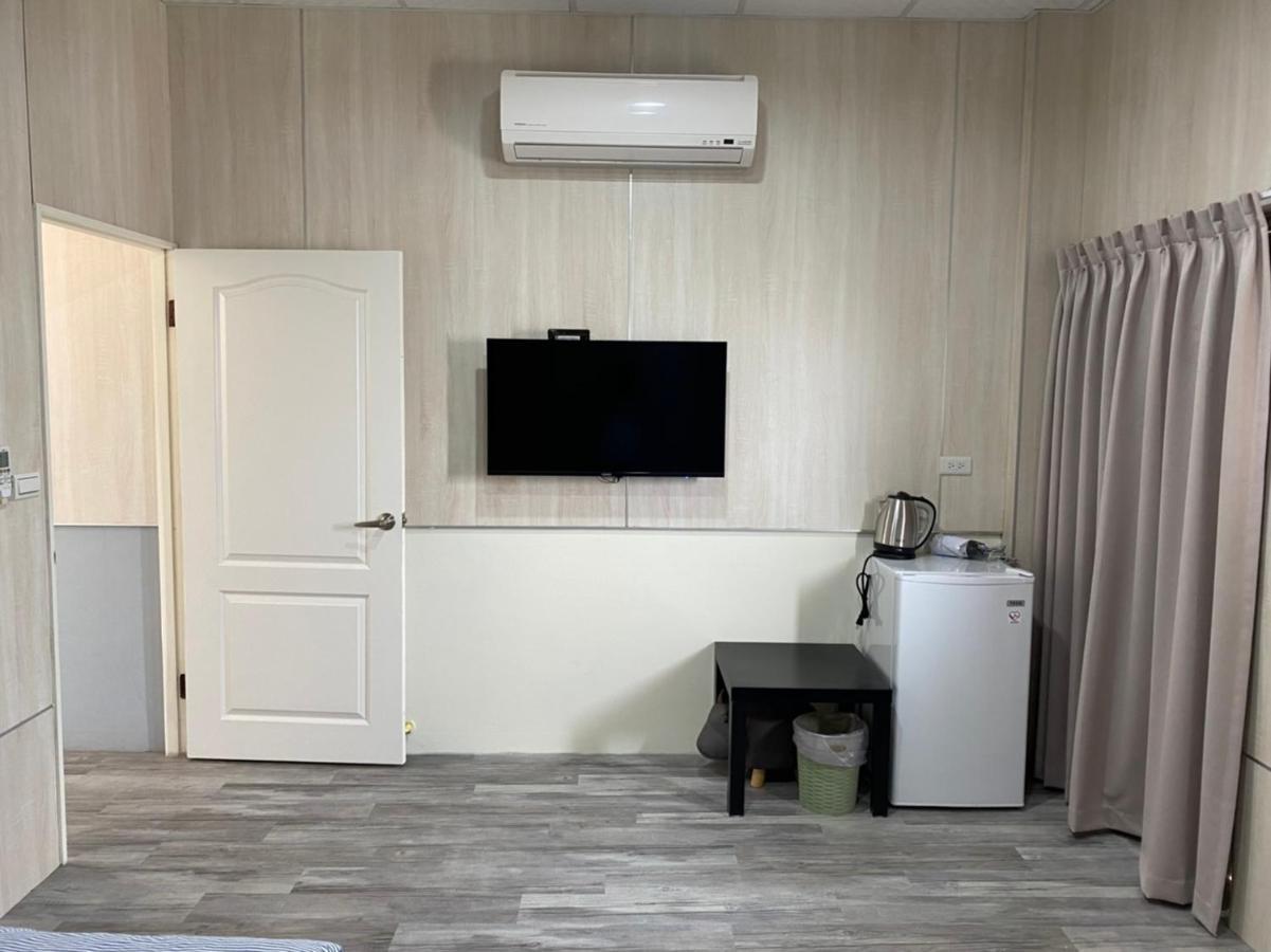 Taichung Hsr Homestay Esterno foto